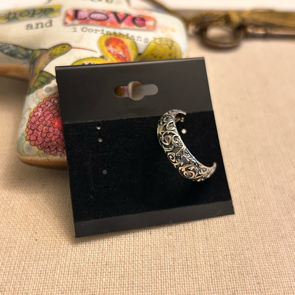 Carolyn Pollack single hoop earring